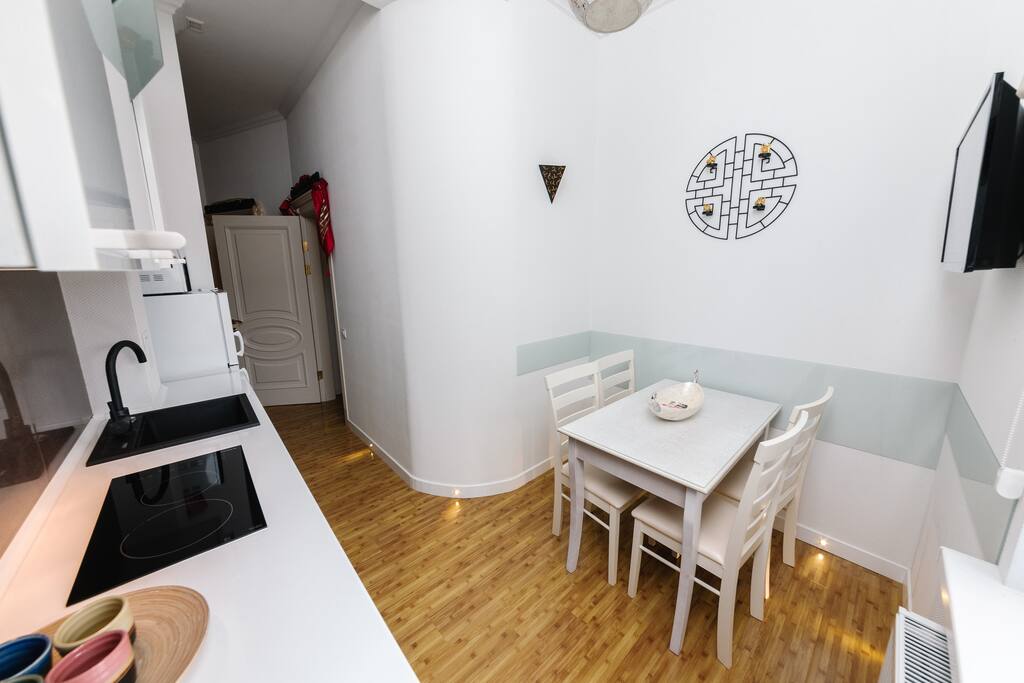 Kitche area- dining table