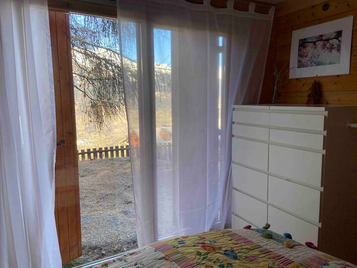 1 dhomë gjumi me krevat dopio