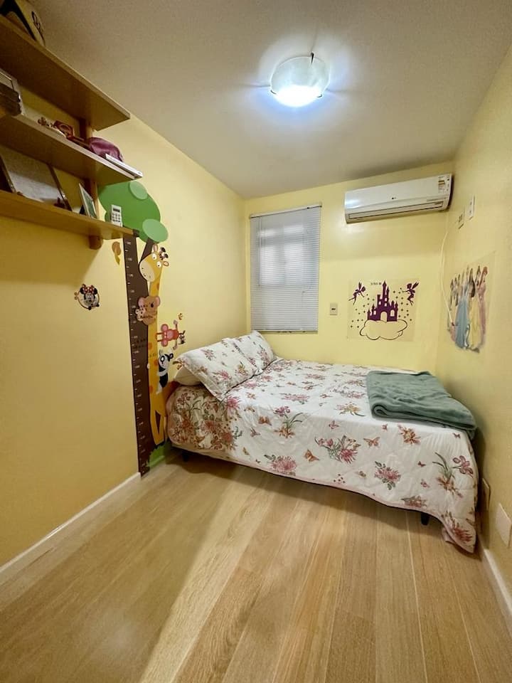 Tercera habitación con aire acondicionado dividido.