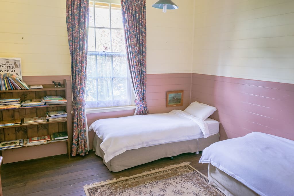 Smaller Bedroom - 2 Single Beds