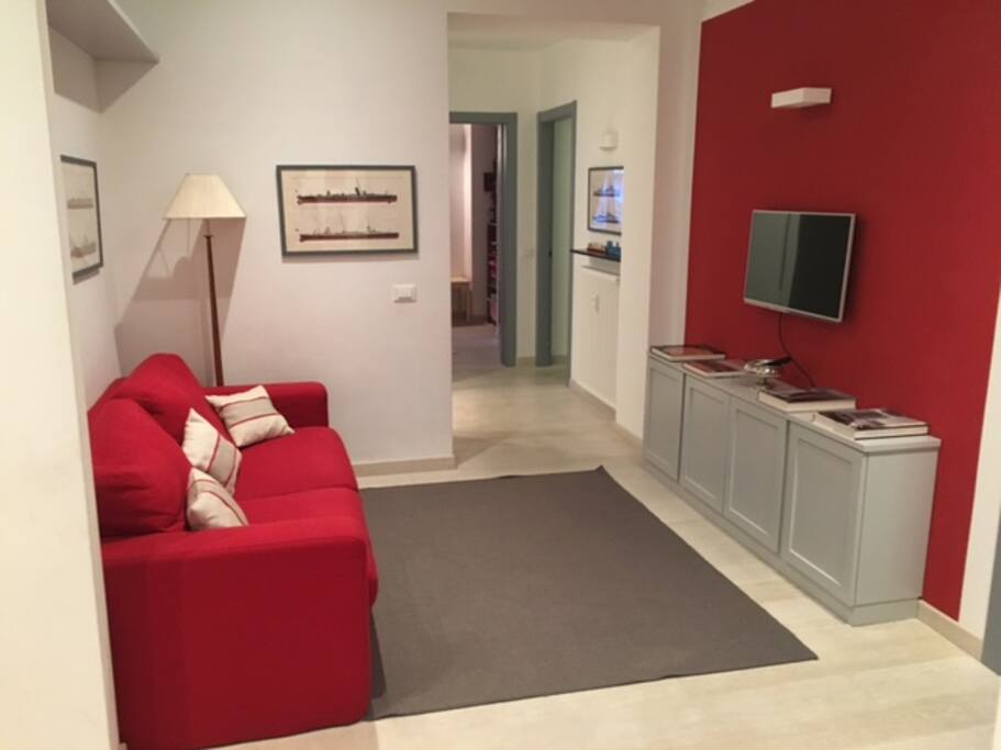 salottino con tv/studio with tv