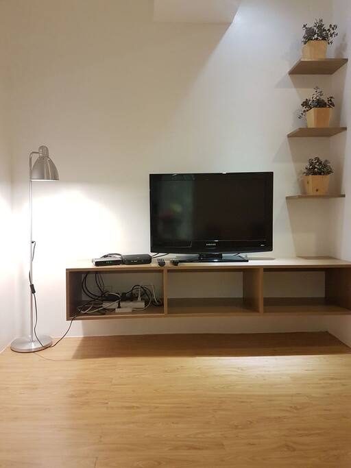 Can be seen from living and dining areas.