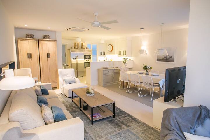 Zurriola BEACH gallery image 4