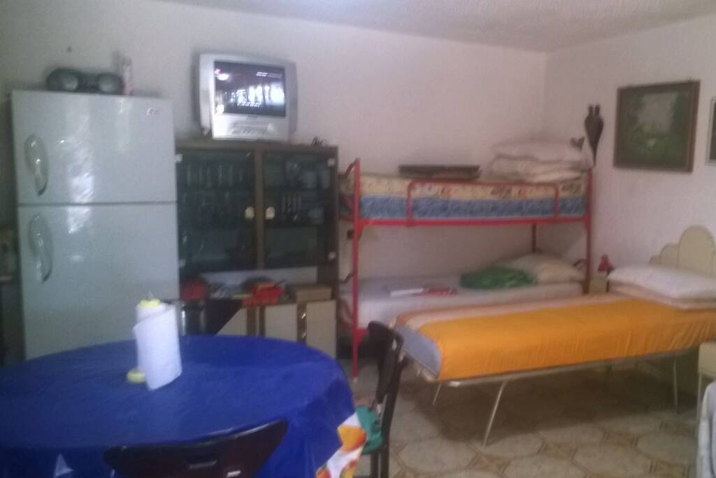 soggiorno con tre posti letto