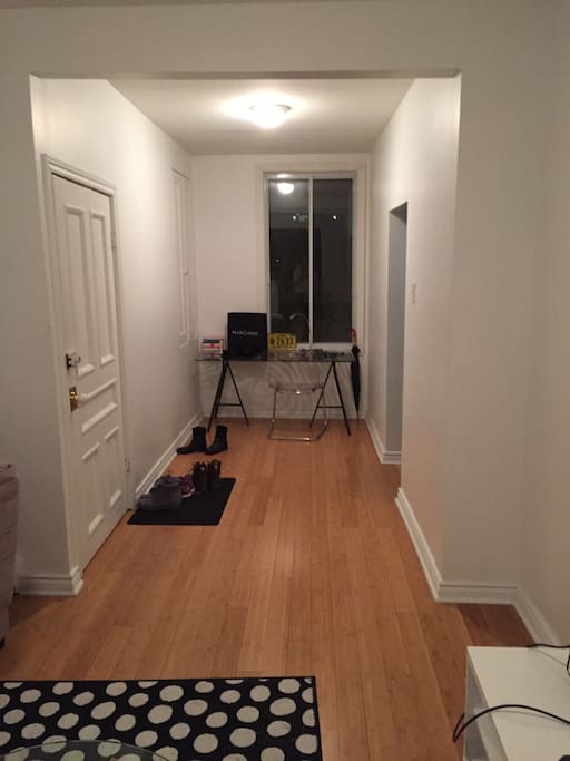 Main entrance + desk