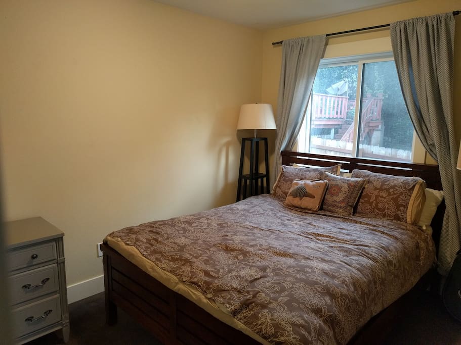 Second bedroom with queen bed