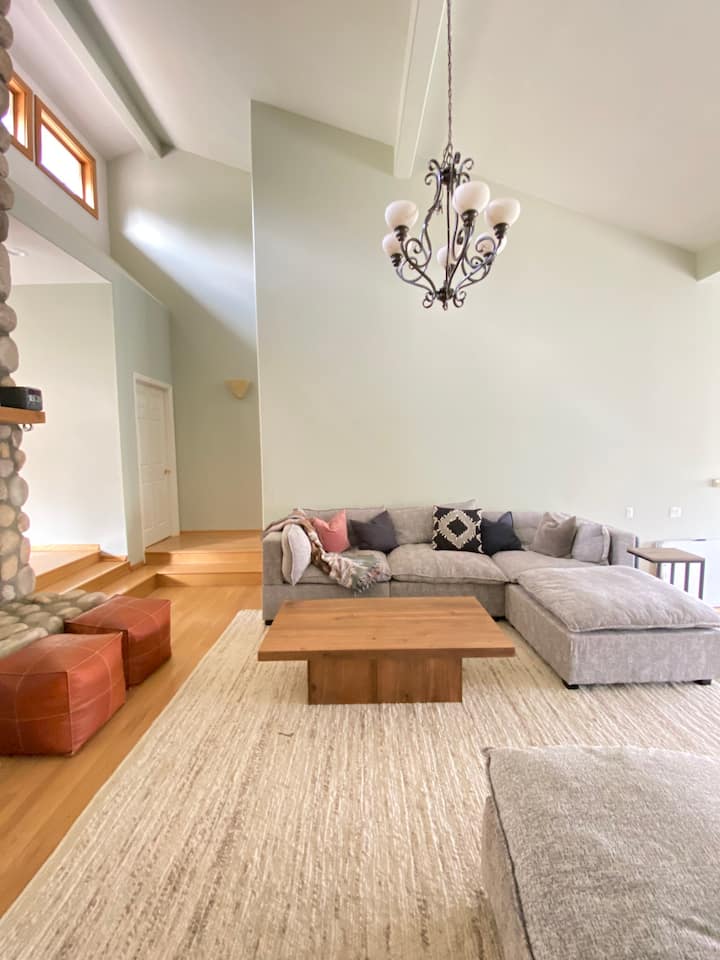 Spacious Mountain Chalet With Breathtaking Views - Kernville, CA