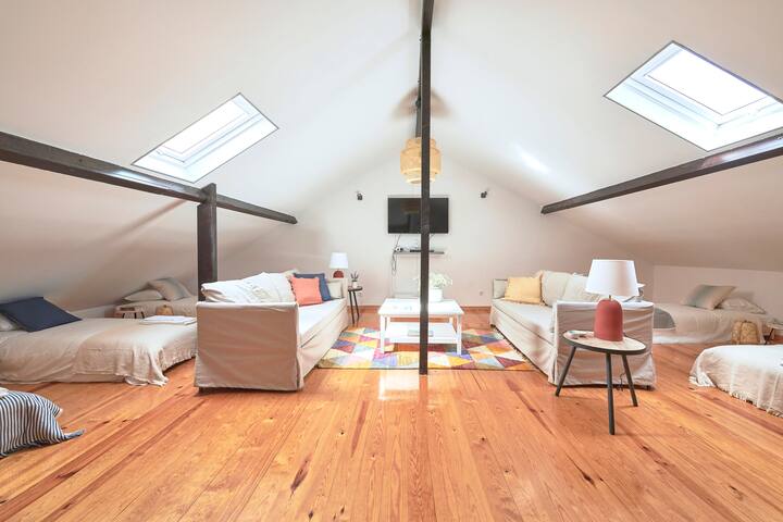 Idyllic Lisbon Apartments With Amazing Courtyard gallery image 3