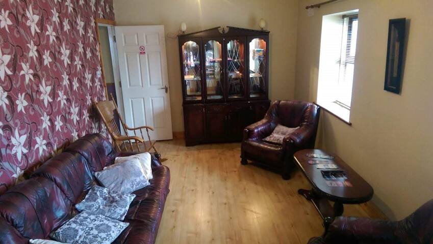 Entire 3  Bed Apartment, Foxford Town Centre