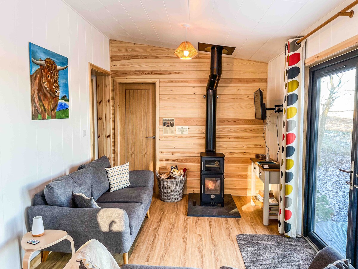 Top Airbnb: Quiet and Cosy Woodland Lodge - Relax & Unplug in Northumberland