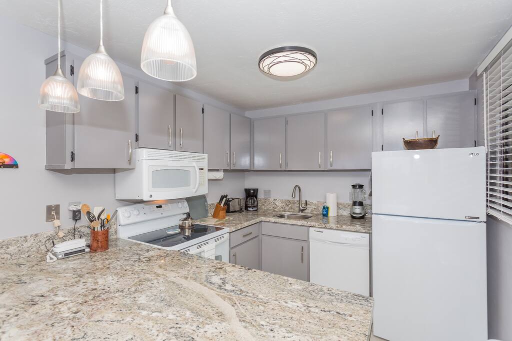 Newly renovated kitchen with granite counter tops & updated appliances!