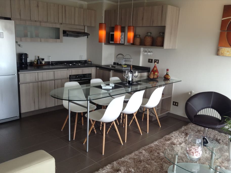 Living con cocina americana y terraza / Livingroom with kitchen and balcony