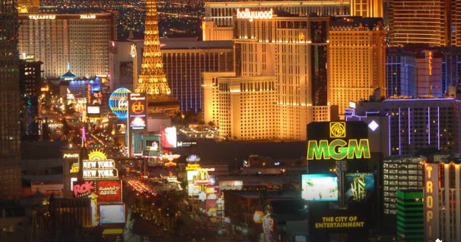 Luxury 6BR/6BA Penthouse Villa on Las Vegas Strip! gallery image 5