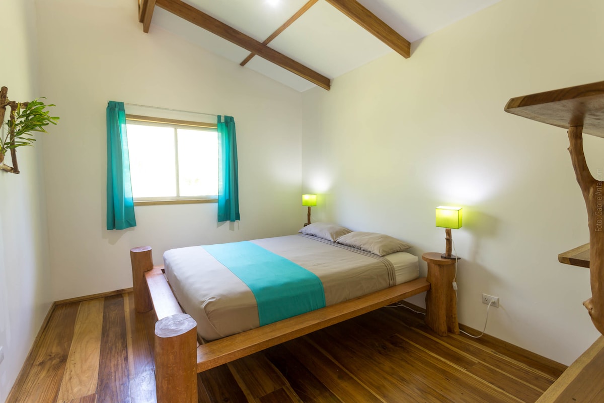 Chambre 2 - Lit Queen-Size