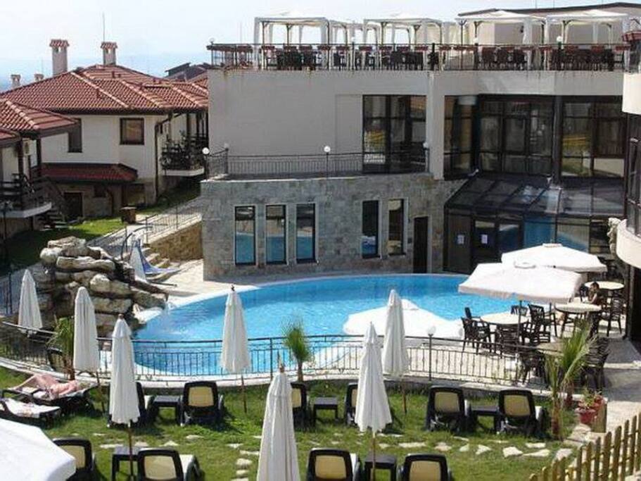 Plunge pool with roof top terrace / restaurant.