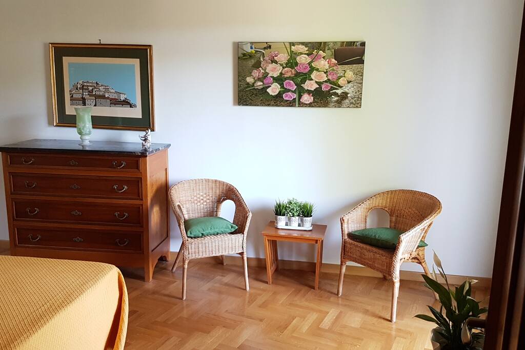 camera con bagno e balcone