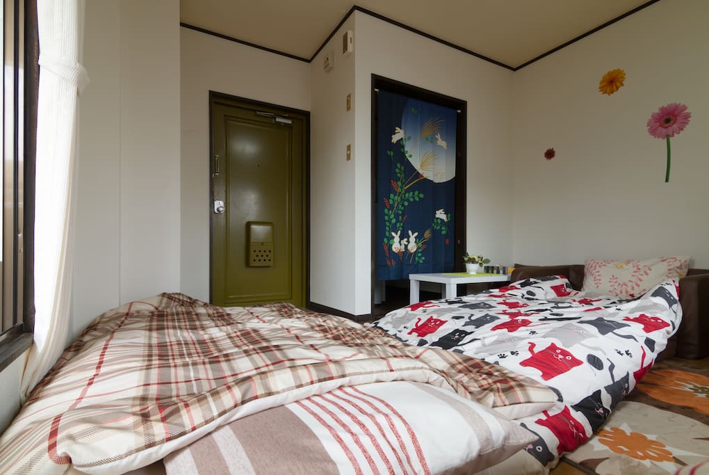 1 semi double bed and 2 single beds in 201