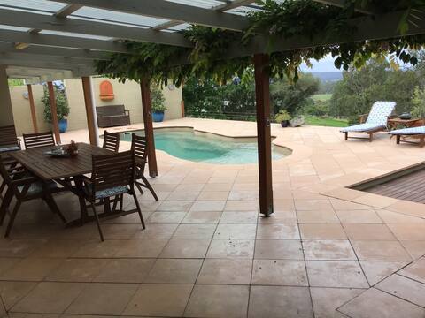 Executive home with pool, beaches, dog friendly