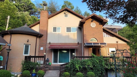 Bonghwa Lawn Yard_Comfortable stay in the garden, emotional stay with books, Finnish sauna and heali