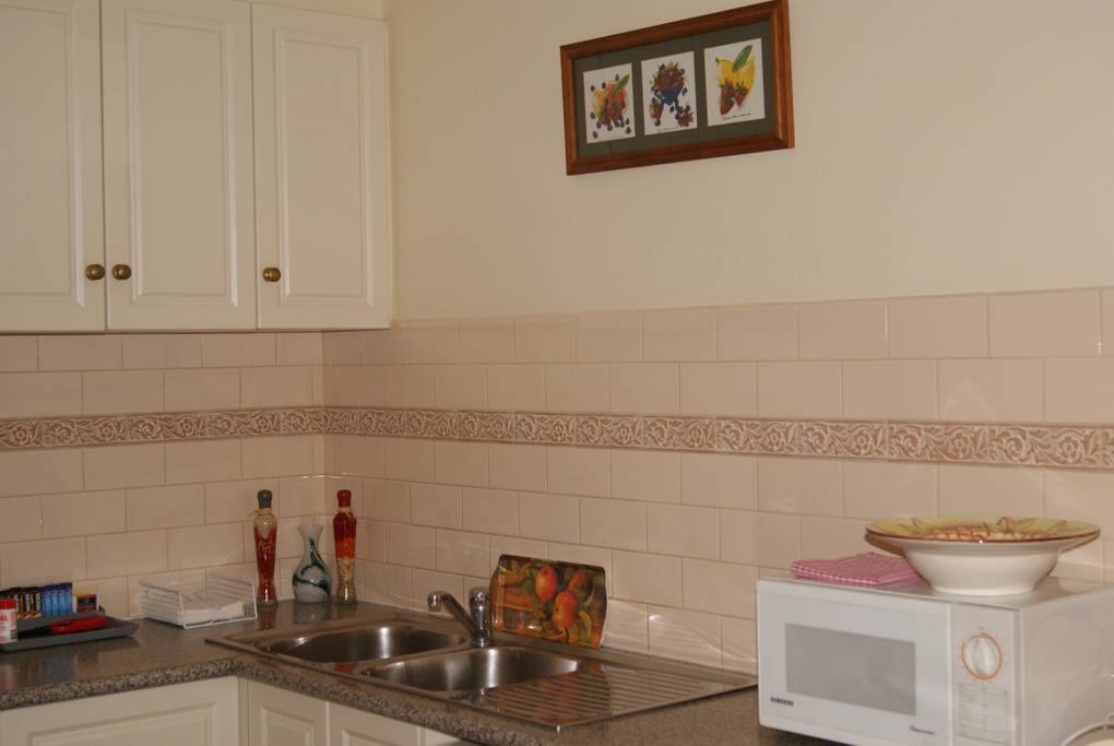 Full kitchen