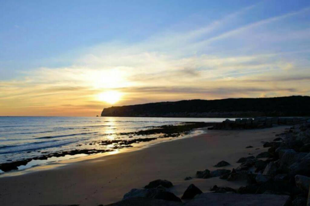 La playa al lado