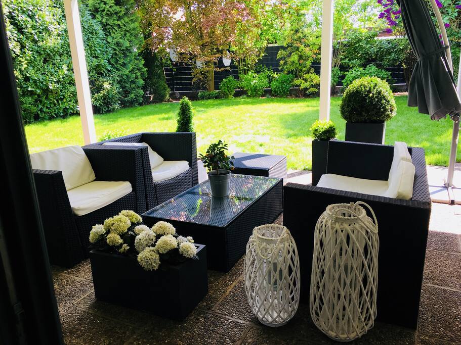 Terrasse zum relaxen und Zugang zum Garten