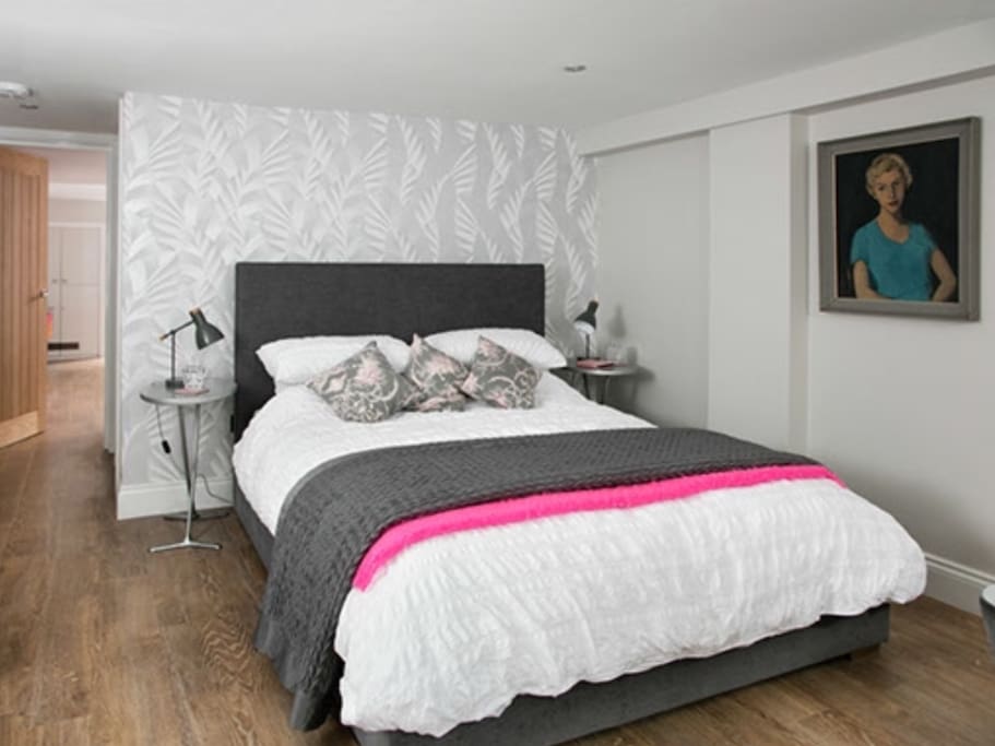 Bedroom with king size bed