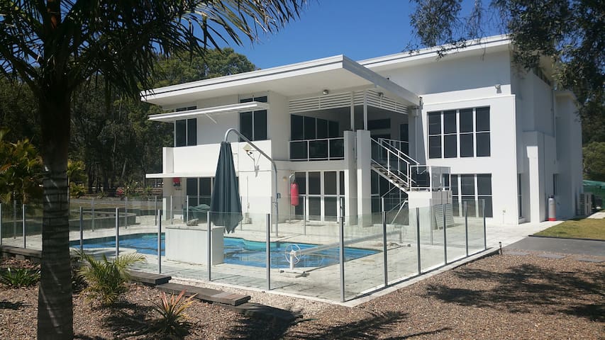 Large 2 bedroom unit+RV parking+WIFI+5 acres+pool