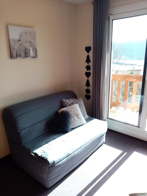 Popular Airbnb listing: 2-bedroom apartment, facing Lake Matemale in Les Angles