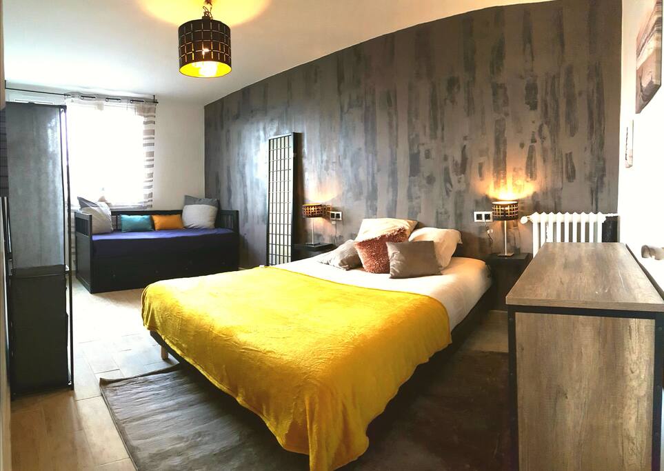 first bedroom with two 160cm beds