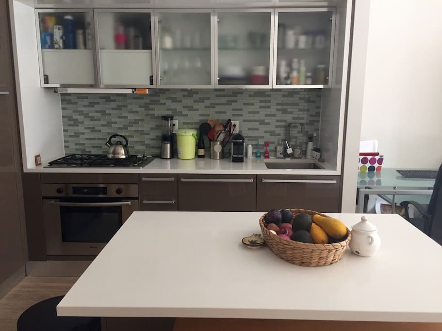 Open plan kitchen w/dishwasher and Italian marble finishings