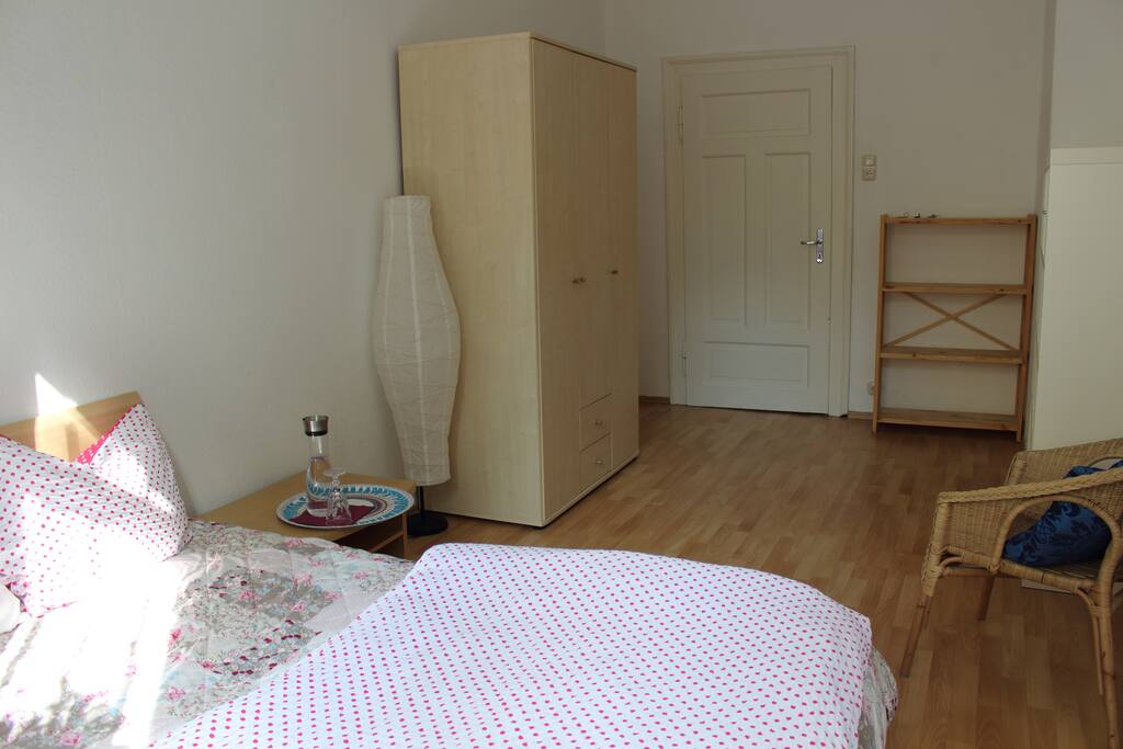 room_&_bed