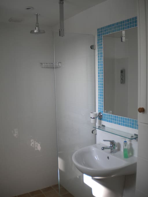 The bathroom has underfloor heating