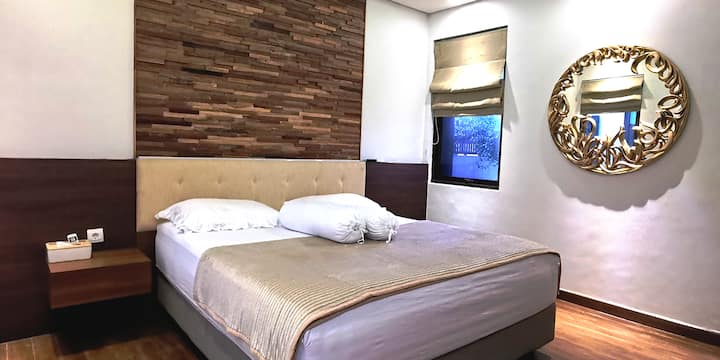 Master bed room with King size bed 180x200, Private bath room, water Heather and Air condition. 