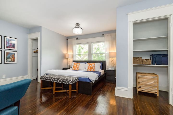 Ten6Teen Mansion, Troost Suite, Private Bath