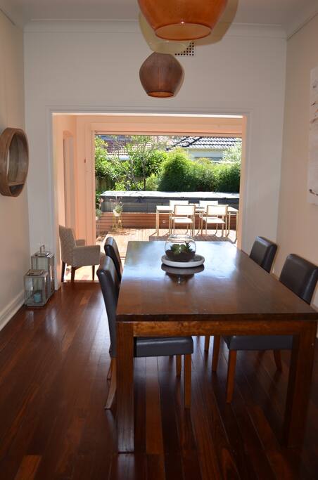 Dinning Area Outlook To Deck