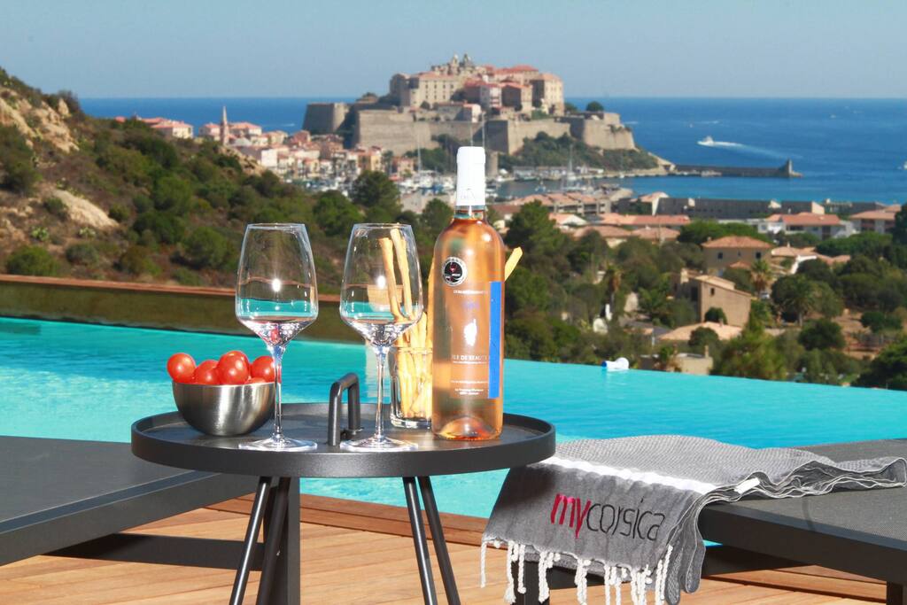 Et c'est déjà l'heure de l'apéritif...face à la mer
