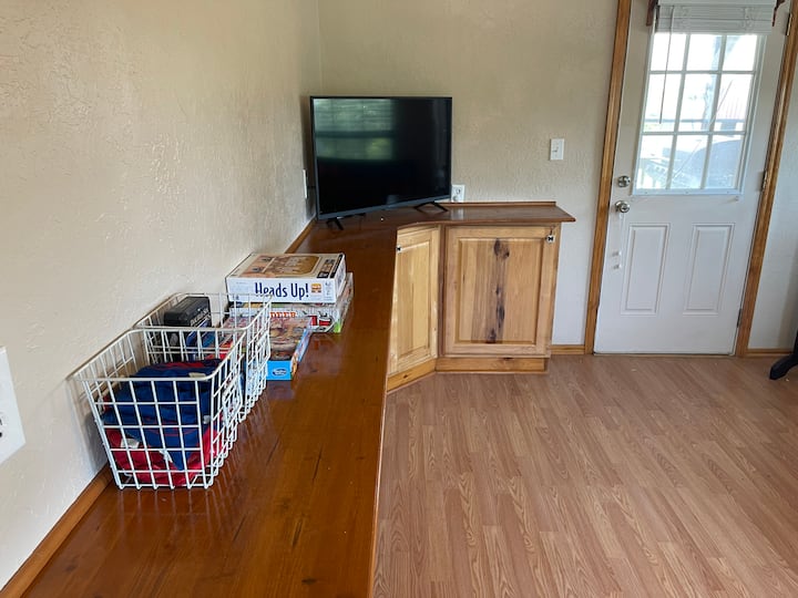 额外的客房游戏包括Giant Connect 4、卡片、」、「玉米饼」等。 