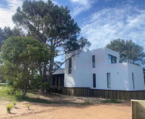 Airbnb con mejor rendimiento: House in a Private Neighborhood of Arenas de José Ignacio en Aiguá