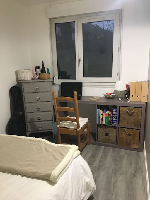 Coin bureau dans la chambre - Desk in the bedroom