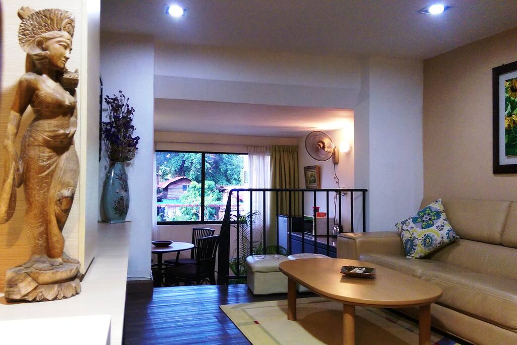 Lower Level Living Area with cable TV