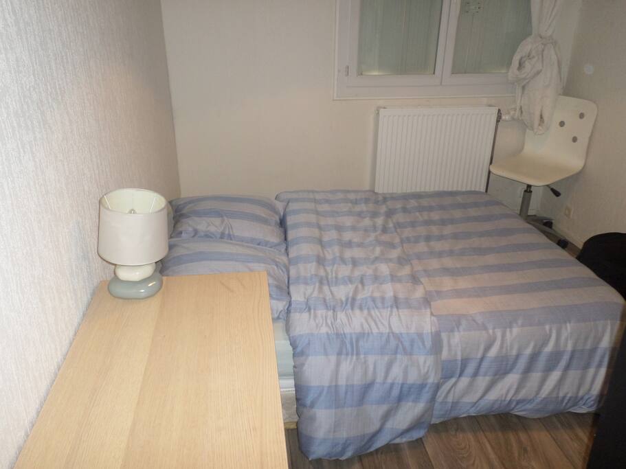 chambre avec rangement