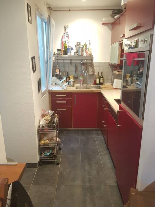 Cuisine américaine (four, lave vaisselle, grand frigo)