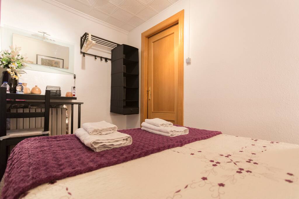 Cozy room - Habitación acogedora