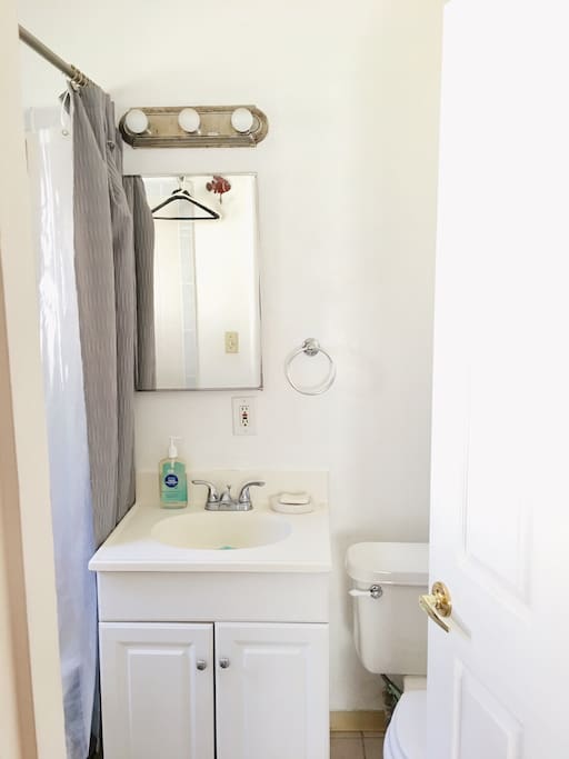 Clean bathdroom