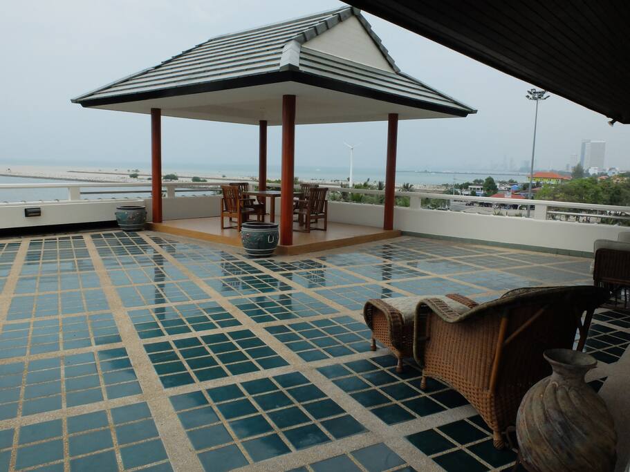 Outdoor relaxing area with fantastic sea view