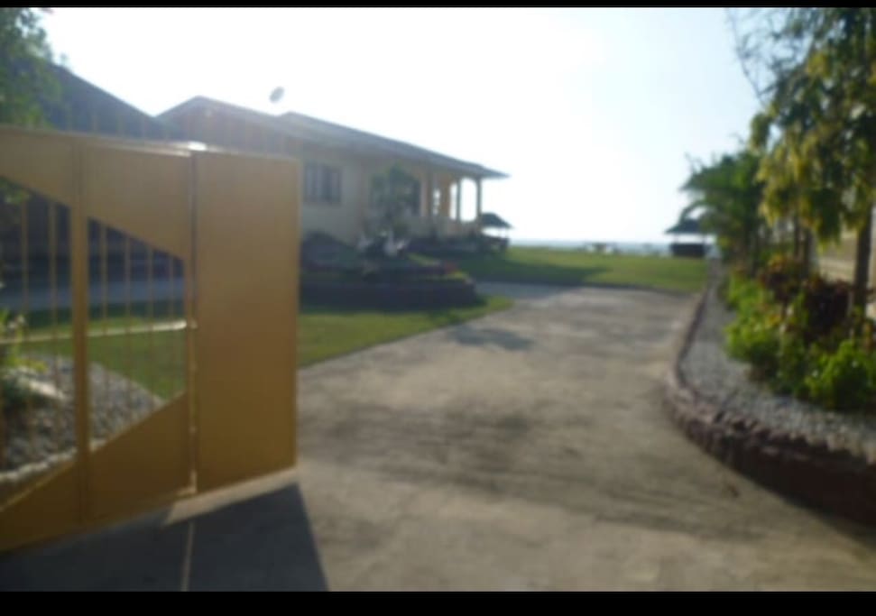 Private gate