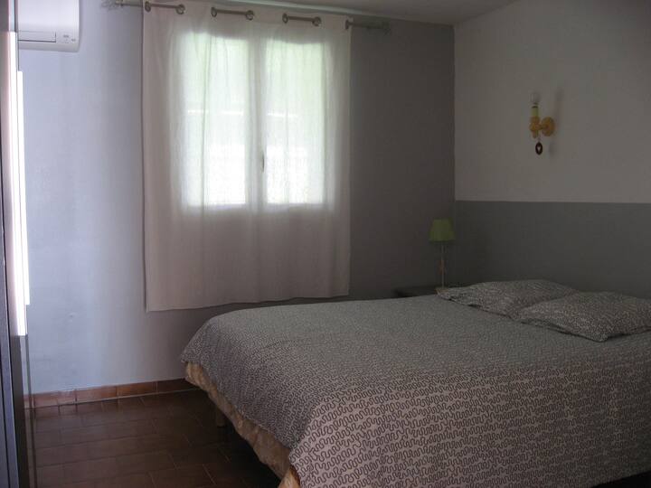 Chambre avec climatisation