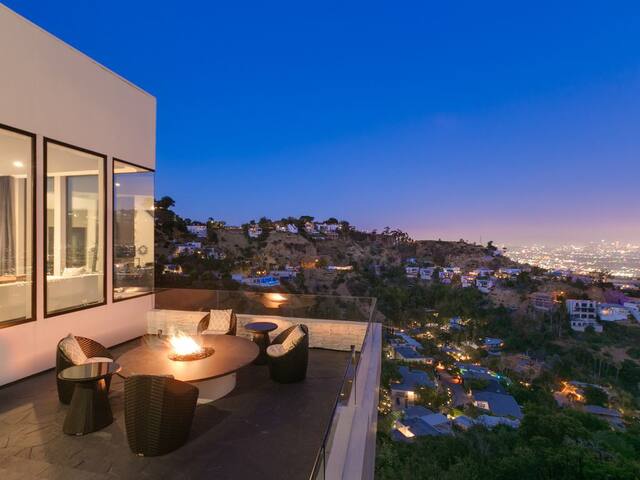 SUNSET PLAZA ESTATE | 4B | Pool | Sauna| gallery image 2