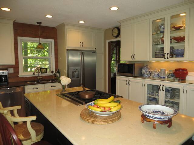 Your Charming Home in Minnetonka ~ Entire House gallery image 4